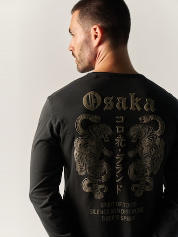 KOROSHI - Camisa em preto