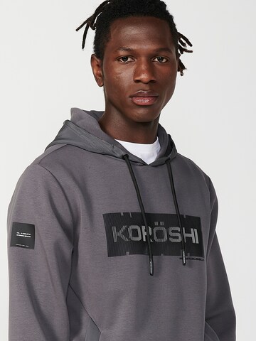 Felpa di KOROSHI in grigio