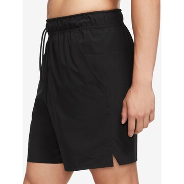 regular Pantaloni sportivi 'Unlimited' di NIKE in nero