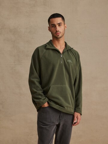 DAN FOX APPAREL Fleece jas 'Semih' in Groen: voorkant