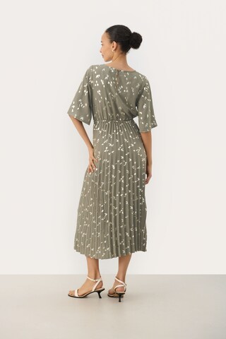 Robe 'SarafinaPW' Part Two en gris