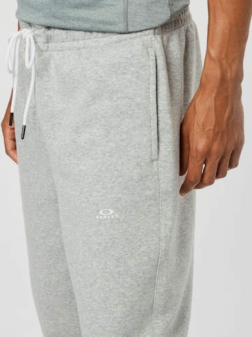 OAKLEY Zúžený Sportovní kalhoty – šedá