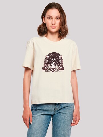 T-shirt 'Skelette Lagerfeuer Marshmallow' F4NT4STIC en beige : devant