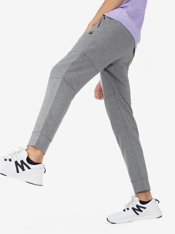 Tapered Pantaloni sport de la Spyder pe gri