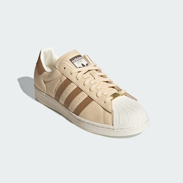 ADIDAS ORIGINALS Trampki niskie 'Superstar' w kolorze beżowy