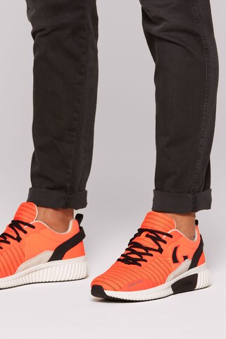 CAMP DAVID Moderner Sneaker im coolen Materialmix in Orange: Vorderseite