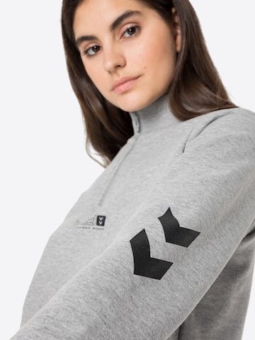 Hummel Sportief sweatshirt 'Nikka' in Grijs