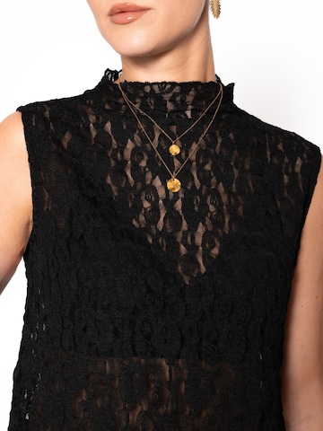 SASSYCLASSY Top in Black