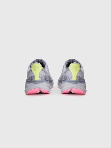 Chaussure de course 'CLIFTON 9' HOKA en gris