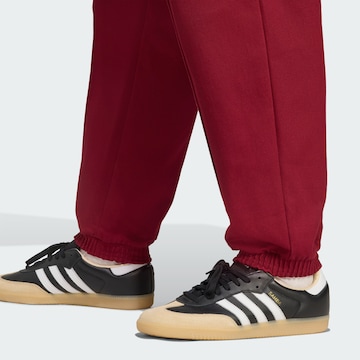 ADIDAS ORIGINALS Tapered Jeans 'Arsenal Terrace Icons' in Rot
