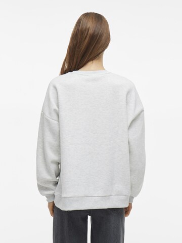 VILA Sweatshirt in Grey