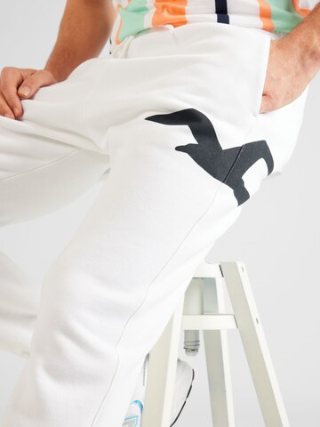 HOLLISTER Zúžený Kalhoty – bílá