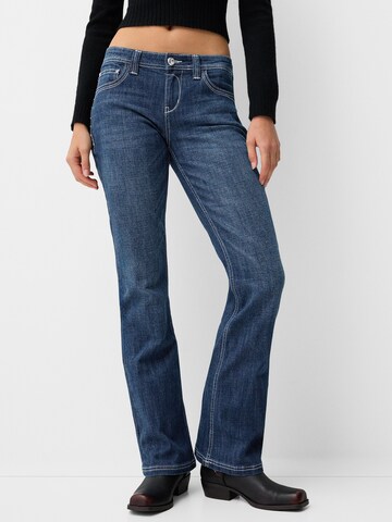 Bershka Regular Дънки в синьо: отпред