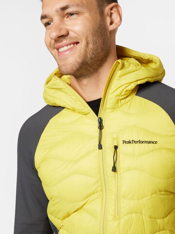 Veste de sport 'Helium' PEAK PERFORMANCE en jaune