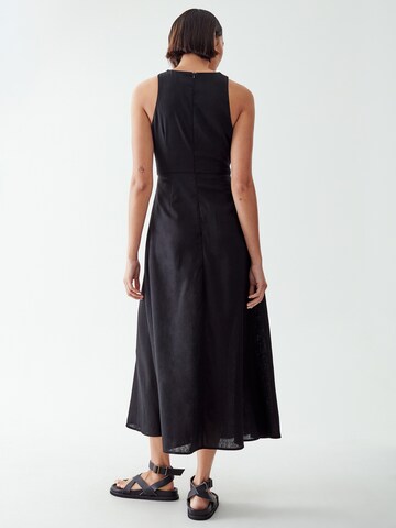 Calli Sukienka w kolorze czarny: tył