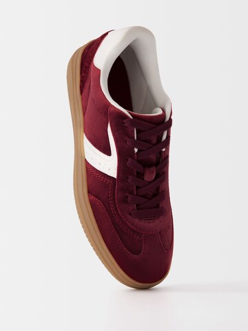 Sneaker bassa di Bershka in rosso