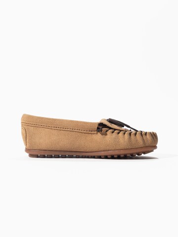 Scarpa bassa 'Thunderbird' di Minnetonka in marrone