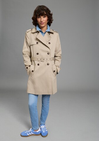 LAURA SCOTT Between-Seasons Coat in Beige