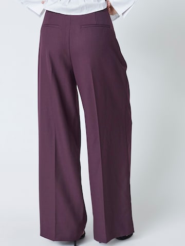 Wide leg Pantaloni con pieghe 'Almira' di co'couture in lilla