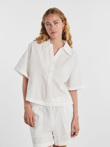 Camicia da donna 'Kiana' di PIECES in bianco: frontale