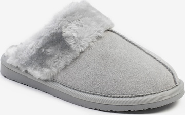 Pantoufle 'Chesney' Minnetonka en gris