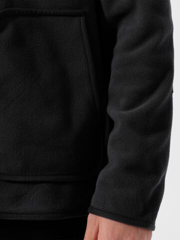 YOUTHUP Between-Season Jacket in Black