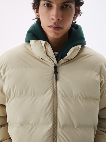 Pull&Bear Talvitakki värissä beige