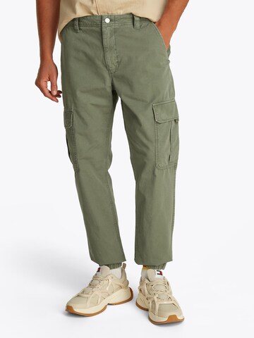 Tommy Jeans Tapered Hose 'RYAN' in Grün: Vorderseite