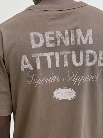 Jack & Jones Plus - Camiseta 'JJEDOVER' en gris