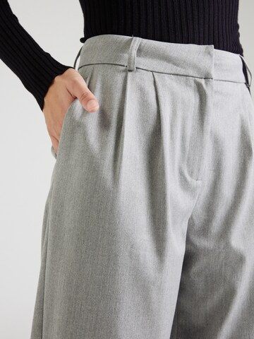 Nasty Gal Regular Pleat-front trousers in Grey