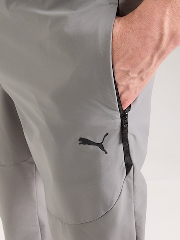 pelēks PUMA Pakapēniski sašaurināts piegriezums Sporta bikses 'PUMATECH'