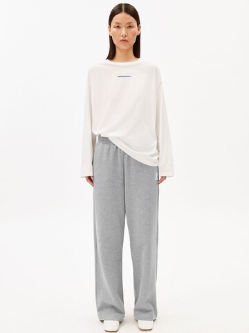 T-shirt 'Fietaa Smile' ARMEDANGELS en blanc