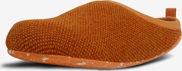Pantoufle ' Wabi ' CAMPER en orange : devant