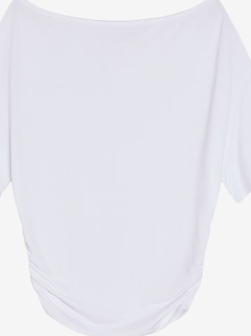 Tricou de la Bershka pe alb: față