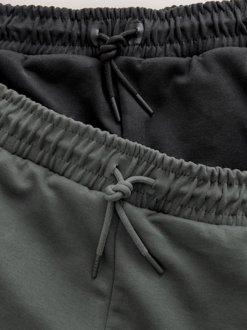 Tapered Pantaloni di Next in grigio