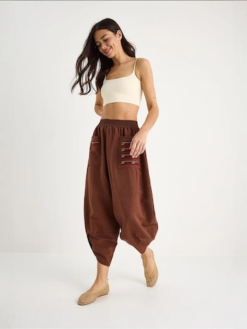Loosefit Pantaloni modello harem di Bianco Lucci in marrone