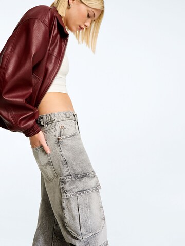 Loosefit Jeans di Bershka in grigio