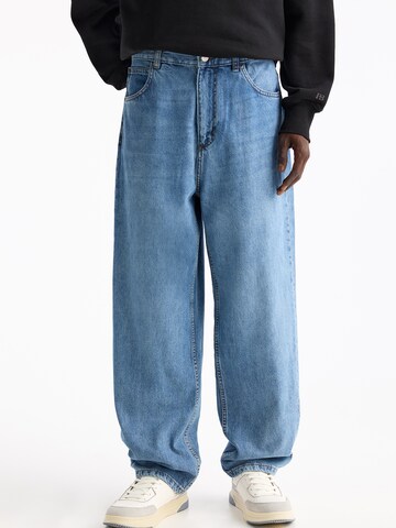 Pull&Bear Baggy Jeans in Blue: front