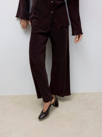 VERO MODA - Pierna ancha Pantalón 'AWUTA' en marrón