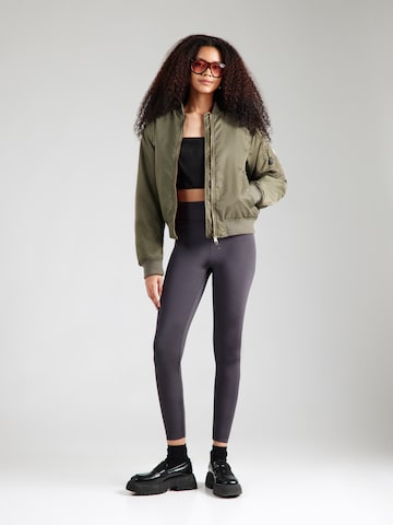 EA7 Emporio Armani Skinny Legíny – šedá