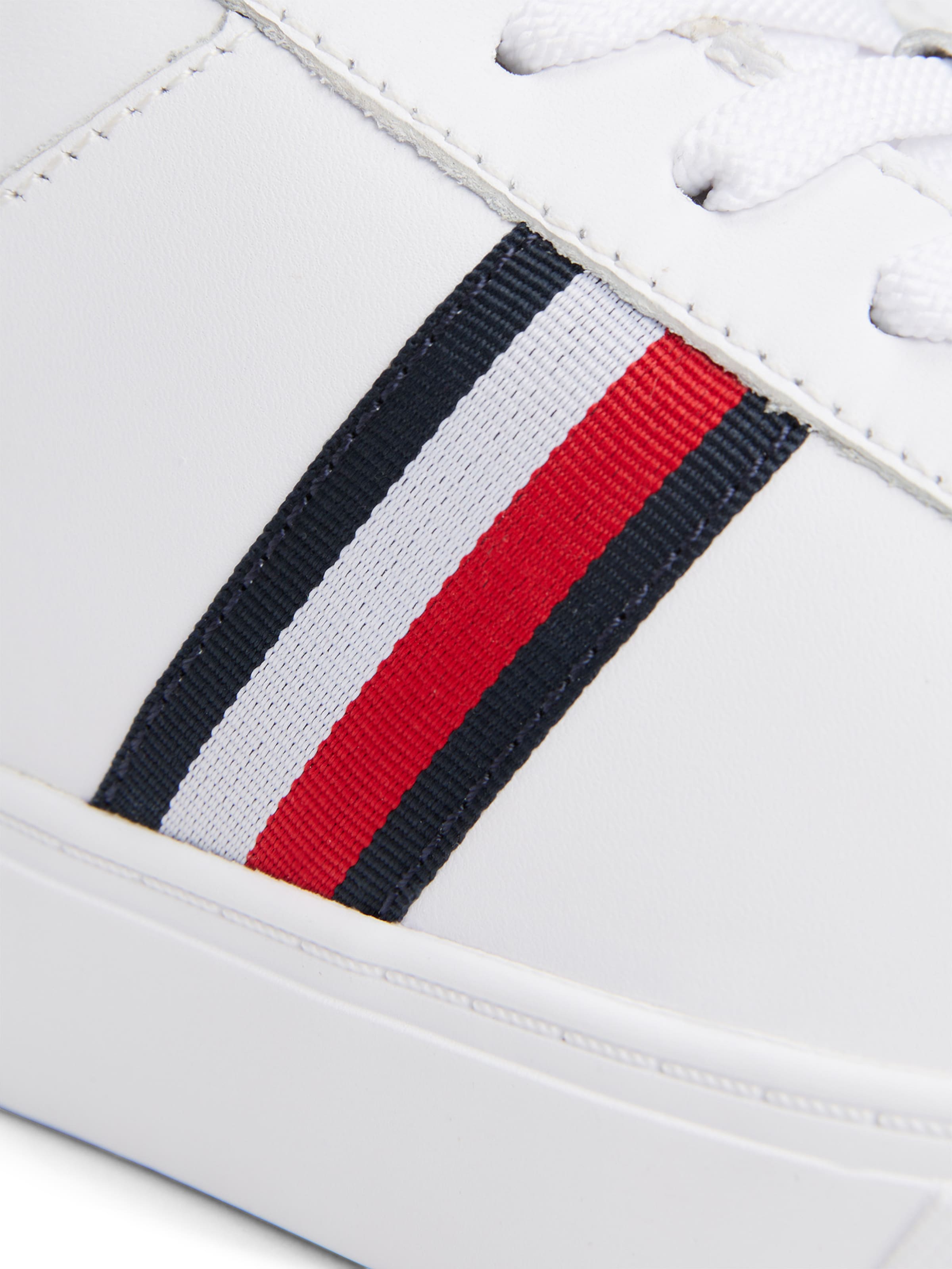 TOMMY HILFIGER Tenisky 'Essential Court' – bílá