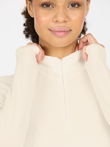 T-shirt fonctionnel Athlecia en blanc