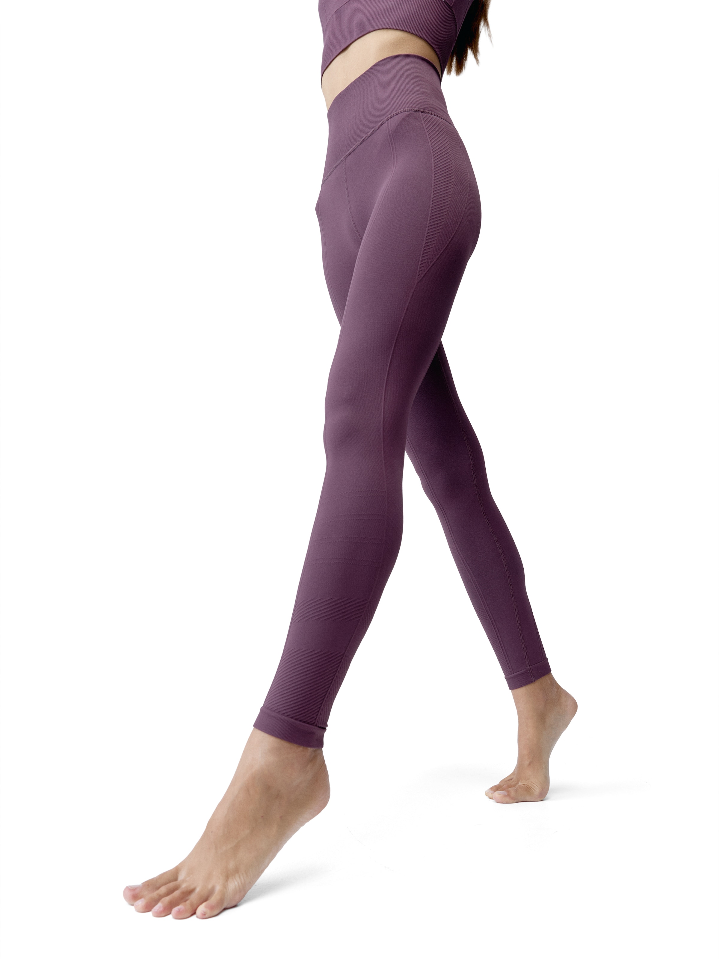 Born Living Yoga Skinny Leggings ' Hanna ' in Red: front