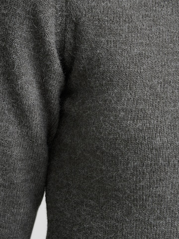 Bershka Pullover in Grau
