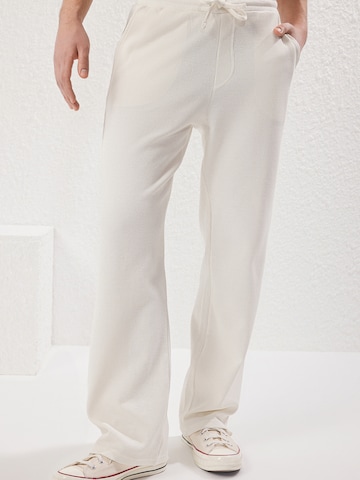 Trendyol Bő szár Nadrág - bézs: elől