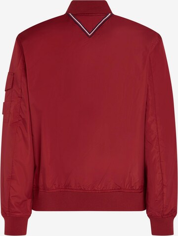 TOMMY HILFIGER Tussenjas in Rood