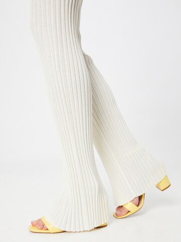 NA-KD Slimfit Broek 'Elin' in Beige