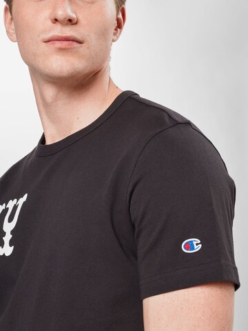 Champion Reverse Weave Regular Fit T-Shirt in Schwarz
