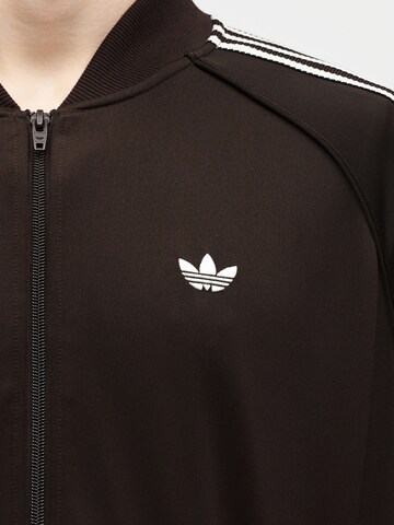 ADIDAS ORIGINALS Демисезонная куртка 'BRITCORE' в Коричневый