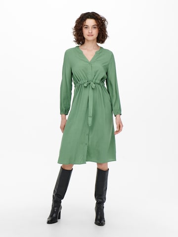 ONLY - Vestido camisero 'MALLA' en verde: frente